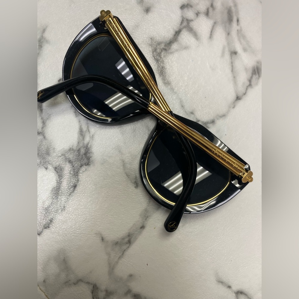 Louis Vuitton Sunglasses - Picture 3 of 12